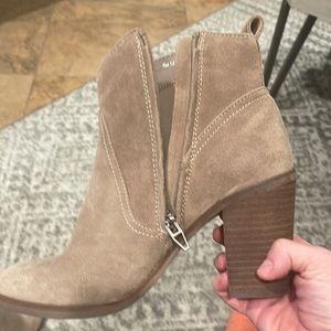 Never worn cute beige booties!!